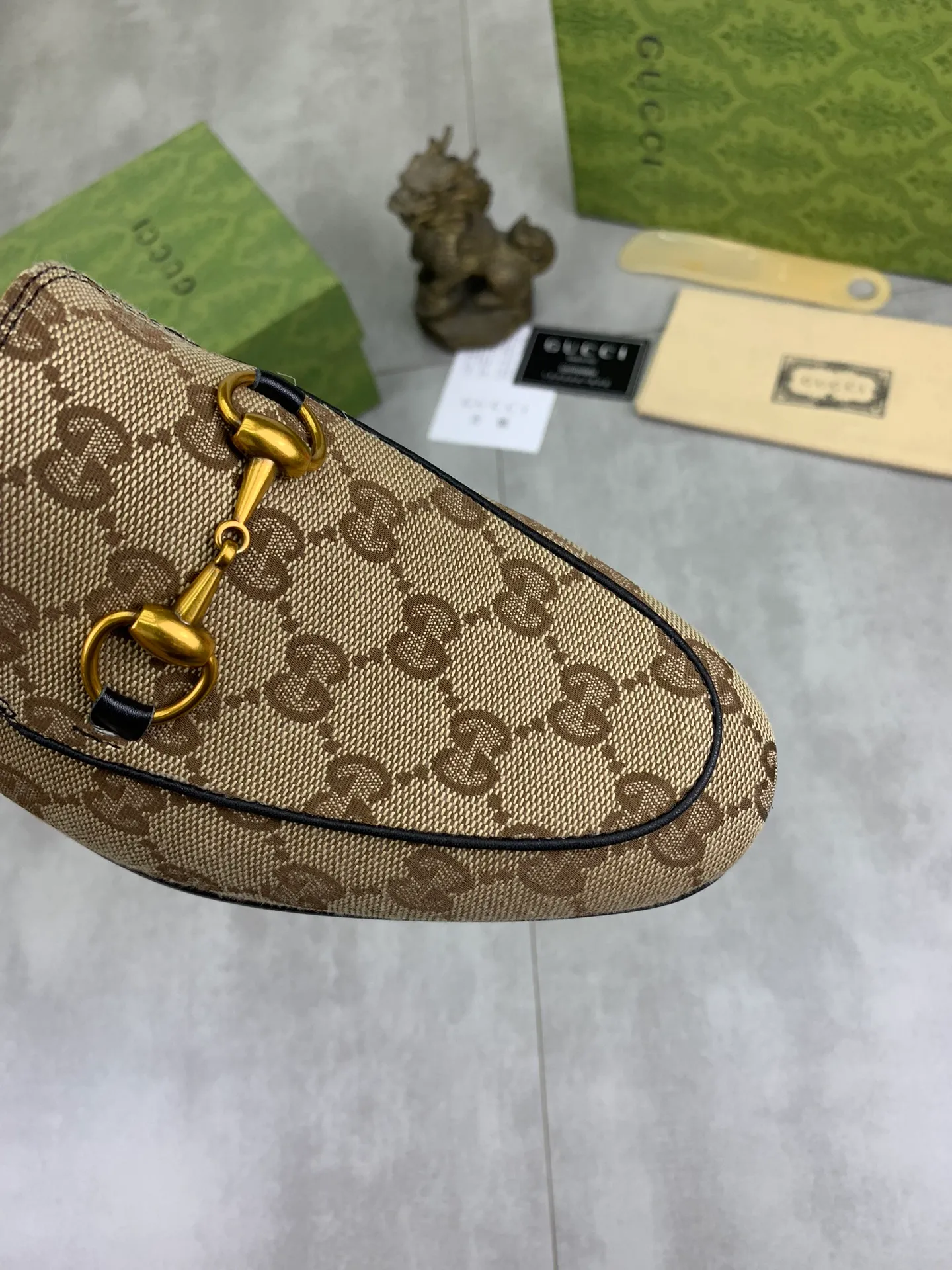 Men's Men's Shoes💰P480💰【New Style】Water-dyed Niuli High Quality Gucci half-drag business leather shoes hot selection (Gucci) official website latest Gucci half-drag 🎁 business leather shoes, hot style 💥 simple and elegant style, exclusive for trendy men. Unique official website latest brand original double G embossing Elements 👑 Original Gucci decoration, fashionable and elegant, fabric original calfskin ✅ Fully imported first-layer cowhide lining, official website designated wear-resistant, rubber business outsole, classic model taken at the counter in real life 🎬Number: 38-44 (45 46 customized) 2⃣️colors available